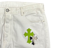 Load image into Gallery viewer, 極美品 CHROME HEARTS クロムハーツ × Levi's リーバイス セメタリークロスパッチ デニムパンツ サイズ38 ハラコ 18パッチ 中古 4b011646