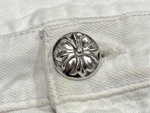 Load image into Gallery viewer, 極美品 CHROME HEARTS クロムハーツ × Levi's リーバイス セメタリークロスパッチ デニムパンツ サイズ38 ハラコ 18パッチ 中古 4b011646