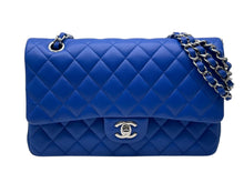 Load image into Gallery viewer, 極美品 CHANEL シャネル マトラッセ25 Wフラップ Wチェーンショルダーバッグ 27番台 ココマーク カーフスキン ブルー シルバー金具 中古 4b011649