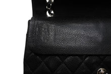 Load image into Gallery viewer, CHANEL シャネル マトラッセ25 Wフラップ Wチェーンショルダーバッグ AO1112 13番台 キャビアスキン シルバー金具 美品 中古 4b011651
