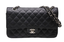 Load image into Gallery viewer, CHANEL シャネル マトラッセ25 Wフラップ Wチェーンショルダーバッグ AO1112 11番台 キャビアスキン シルバー金具 美品 中古 4b011650