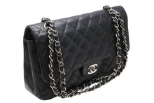 Load image into Gallery viewer, CHANEL シャネル マトラッセ25 Wフラップ Wチェーンショルダーバッグ AO1112 11番台 キャビアスキン シルバー金具 美品 中古 4b011650