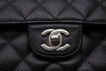 Load image into Gallery viewer, CHANEL シャネル マトラッセ25 Wフラップ Wチェーンショルダーバッグ AO1112 11番台 キャビアスキン シルバー金具 美品 中古 4b011650