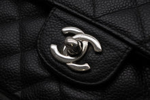 Load image into Gallery viewer, CHANEL シャネル マトラッセ25 Wフラップ Wチェーンショルダーバッグ AO1112 11番台 キャビアスキン シルバー金具 美品 中古 4b011650