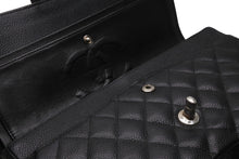 Load image into Gallery viewer, CHANEL シャネル マトラッセ25 Wフラップ Wチェーンショルダーバッグ AO1112 11番台 キャビアスキン シルバー金具 美品 中古 4b011650