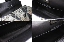 Load image into Gallery viewer, CHANEL シャネル マトラッセ25 Wフラップ Wチェーンショルダーバッグ A01112 21番台 ニュースペーパー ココマーク ラムスキン 美品 中古 4b011652