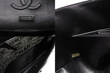 Load image into Gallery viewer, CHANEL シャネル マトラッセ25 Wフラップ Wチェーンショルダーバッグ A01112 21番台 ニュースペーパー ココマーク ラムスキン 美品 中古 4b011652