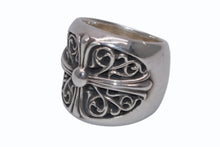 Load image into Gallery viewer, 極美品 CHROME HEARTS クロムハーツ CLASSIC OVAL クラシック オーバルクロス リング 重量約39.5g サイズ20号 シルバー925 中古 4b011658