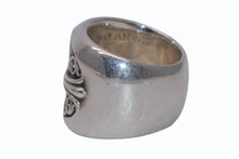 Load image into Gallery viewer, 極美品 CHROME HEARTS クロムハーツ CLASSIC OVAL クラシック オーバルクロス リング 重量約39.5g サイズ20号 シルバー925 中古 4b011658