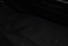 Load image into Gallery viewer, YVES SAINT LAURENt イヴサンローラン エンヴェロップ ミディアム ショルダーバッグ ゴールド シルバー 美品 中古 4b011678