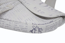 Load image into Gallery viewer, Christian Dior×Daniel Arsham クリスチャンディオール ニュースペーパー サドル ショルダーバッグ 06-BO-1119 ホワイト カーフスキンシルバー金具 美品 中古 4b011369