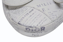 Load image into Gallery viewer, Christian Dior×Daniel Arsham クリスチャンディオール ニュースペーパー サドル ショルダーバッグ 06-BO-1119 ホワイト カーフスキンシルバー金具 美品 中古 4b011369