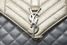 Load image into Gallery viewer, YVES SAINT LAURENt イヴサンローラン エンヴェロップ ミディアム ショルダーバッグ ゴールド シルバー 美品 中古 4b011678