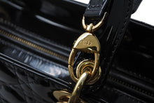 Load image into Gallery viewer, 極美品 Christian Dior クリスチャンディオール レディディオール ラージ カナージュ 2WAY ハンドバッグ 16-BO-0161 ブラック パテントレザー エナメル ゴールド金具 中古 4b011376
