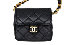 Load image into Gallery viewer, 極美品 CHANEL シャネル ミニミニマトラッセ マイクロマトラッセ チャーム キーホルダー ココマーク ラムスキン ブラック 中古 4b011676
