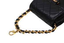 Load image into Gallery viewer, 極美品 CHANEL シャネル ミニミニマトラッセ マイクロマトラッセ チャーム キーホルダー ココマーク ラムスキン ブラック 中古 4b011676