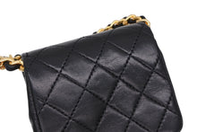 Load image into Gallery viewer, 極美品 CHANEL シャネル ミニミニマトラッセ マイクロマトラッセ チャーム キーホルダー ココマーク ラムスキン ブラック 中古 4b011676