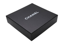 Load image into Gallery viewer, 極美品 CHANEL シャネル ミニミニマトラッセ マイクロマトラッセ チャーム キーホルダー ココマーク ラムスキン ブラック 中古 4b011676