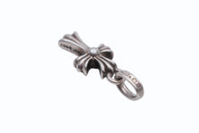 Load image into Gallery viewer, 極美品 CHROME HEARTS クロムハーツ BBY F PPRCHN 2PD ベイビーファットクロス ペンダントトップ ダイヤ 重量約2.0g 片耳用 中古 4b011711