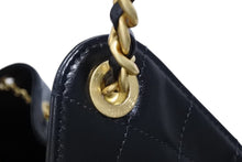 Load image into Gallery viewer, 新品未使用 CHANEL シャネル CHANEL 25 ミディアム ハンドバッグ AS5311 ランダム番台 ココマーク グレインド カーフスキン 中古 4b011647