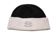 Load image into Gallery viewer, 極美品 CHANEL シャネル ビーニー ニット帽 A62COEHL カシミア ブラック ベージュ ココマーク中古 4b011804
