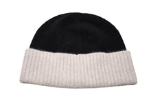 Load image into Gallery viewer, 極美品 CHANEL シャネル ビーニー ニット帽 A62COEHL カシミア ブラック ベージュ ココマーク中古 4b011804