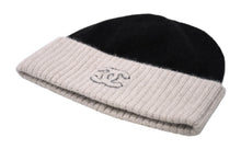 Load image into Gallery viewer, 極美品 CHANEL シャネル ビーニー ニット帽 A62COEHL カシミア ブラック ベージュ ココマーク中古 4b011804