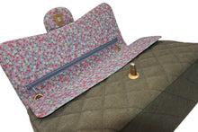 Load image into Gallery viewer, 極美品 CHANEL シャネル キューバコレクション マトラッセ チェーンショルダーバッグ 23番台 キャンバス カーキ ゴールド金具 中古 4b011809