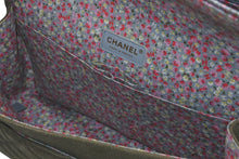 Load image into Gallery viewer, 極美品 CHANEL シャネル キューバコレクション マトラッセ チェーンショルダーバッグ 23番台 キャンバス カーキ ゴールド金具 中古 4b011809
