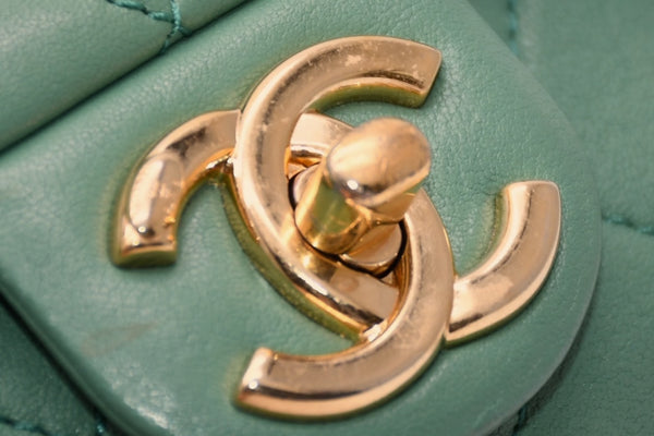極美品 CHANEL シャネル ミニマトラッセ オーバル ロゴ チェイン ハンドルフラップバッグ ランダム番台 ラムスキン グリーン ゴールド金具 中古 4b011819
