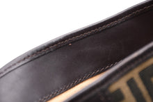 Load image into Gallery viewer, FENDI フェンディ ハンドバッグ ズッカ柄 イタリア製 キャンバス レザー ブラウン ゴールド金具 美品 中古 4b011838