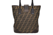 Load image into Gallery viewer, FENDI フェンディ ハンドバッグ ズッカ柄 イタリア製 キャンバス レザー ブラウン ゴールド金具 美品 中古 4b011838