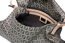 Load image into Gallery viewer, 極美品 FENDI フェンディ ズッキーノ マンマバゲット ショルダーバッグ ブラウン ベージュ 8BR030 コットン キャンバス レザー シルバー金具 中古 4b011852