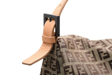 Load image into Gallery viewer, 極美品 FENDI フェンディ ズッキーノ マンマバゲット ショルダーバッグ ブラウン ベージュ 8BR030 コットン キャンバス レザー シルバー金具 中古 4b011852