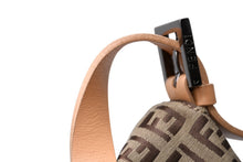 Load image into Gallery viewer, 極美品 FENDI フェンディ ズッキーノ マンマバゲット ショルダーバッグ ブラウン ベージュ 8BR030 コットン キャンバス レザー シルバー金具 中古 4b011852