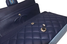 Load image into Gallery viewer, 極美品 CHANEL シャネル マトラッセ クラシック ダブル フラップバッグ ショルダーバッグ 22番台 ラムスキン ブルー シルバー金具 中古 4b011853