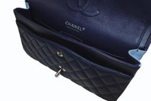 Load image into Gallery viewer, 極美品 CHANEL シャネル マトラッセ クラシック ダブル フラップバッグ ショルダーバッグ 22番台 ラムスキン ブルー シルバー金具 中古 4b011853