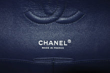 Load image into Gallery viewer, 極美品 CHANEL シャネル マトラッセ クラシック ダブル フラップバッグ ショルダーバッグ 22番台 ラムスキン ブルー シルバー金具 中古 4b011853