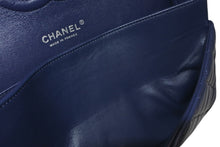 Load image into Gallery viewer, 極美品 CHANEL シャネル マトラッセ クラシック ダブル フラップバッグ ショルダーバッグ 22番台 ラムスキン ブルー シルバー金具 中古 4b011853