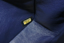 Load image into Gallery viewer, 極美品 CHANEL シャネル マトラッセ クラシック ダブル フラップバッグ ショルダーバッグ 22番台 ラムスキン ブルー シルバー金具 中古 4b011853