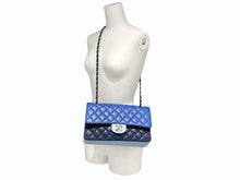 Load image into Gallery viewer, 極美品 CHANEL シャネル マトラッセ クラシック ダブル フラップバッグ ショルダーバッグ 22番台 ラムスキン ブルー シルバー金具 中古 4b011853