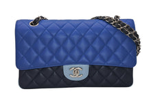 Load image into Gallery viewer, 極美品 CHANEL シャネル マトラッセ クラシック ダブル フラップバッグ ショルダーバッグ 22番台 ラムスキン ブルー シルバー金具 中古 4b011853