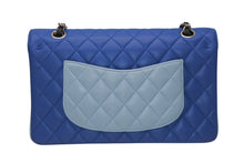 Load image into Gallery viewer, 極美品 CHANEL シャネル マトラッセ クラシック ダブル フラップバッグ ショルダーバッグ 22番台 ラムスキン ブルー シルバー金具 中古 4b011853