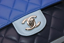 Load image into Gallery viewer, 極美品 CHANEL シャネル マトラッセ クラシック ダブル フラップバッグ ショルダーバッグ 22番台 ラムスキン ブルー シルバー金具 中古 4b011853
