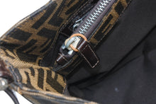 Load image into Gallery viewer, FENDI フェンディ ズッカ マンマバゲット ワンショルダーバッグ ブラウン コットンキャンバス レザー シルバー金具 美品 中古 4b011859