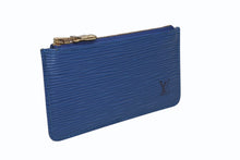 Load image into Gallery viewer, LOUIS VUITTON ルイ ヴィトン ポシェット クレ コインケース M63805 ブルー エピレザー ゴールド金具 美品 中古 4b011867