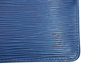 Load image into Gallery viewer, LOUIS VUITTON ルイ ヴィトン ポシェット クレ コインケース M63805 ブルー エピレザー ゴールド金具 美品 中古 4b011867