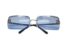 Load image into Gallery viewer, CHANEL シャネル リムレス サングラス 4104-B サイズ62□15 ココマーク ラインストーン ブルー シルバー 美品 中古 4b011894