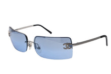 Load image into Gallery viewer, CHANEL シャネル リムレス サングラス 4104-B サイズ62□15 ココマーク ラインストーン ブルー シルバー 美品 中古 4b011894