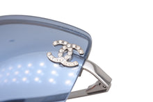 Load image into Gallery viewer, CHANEL シャネル リムレス サングラス 4104-B サイズ62□15 ココマーク ラインストーン ブルー シルバー 美品 中古 4b011894